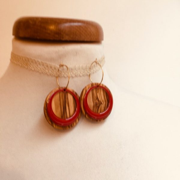 boucles d'oreilles créoles colorées rond évidé émail rouge bois olivier Rootsabaga bijoux fantaisie artisanaux lyon