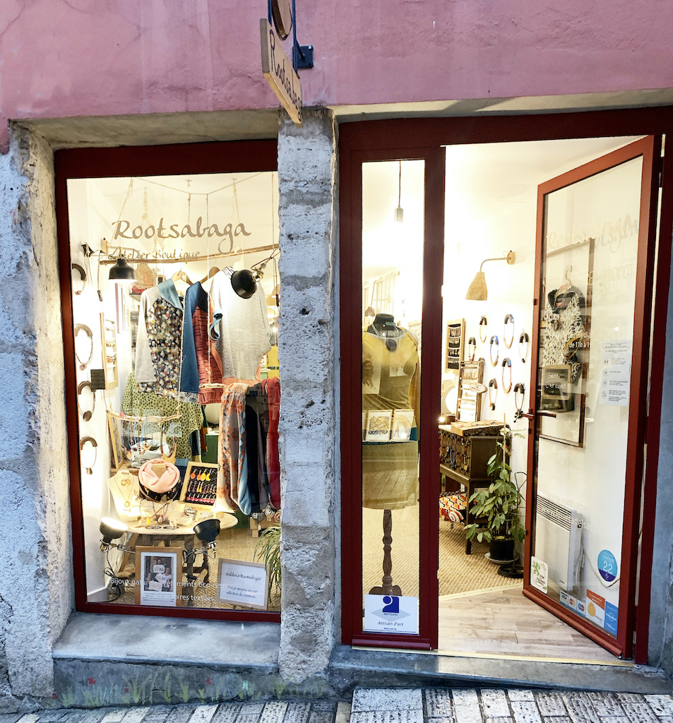 Rootsabaga la boutique extérieur Bijoux artisanaux naturels