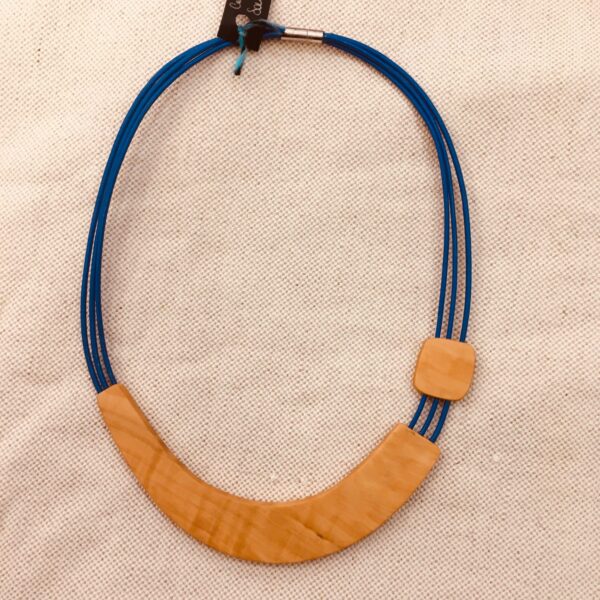 collier sourire bois buis cuir artisanal Rootsabaga bleu roi