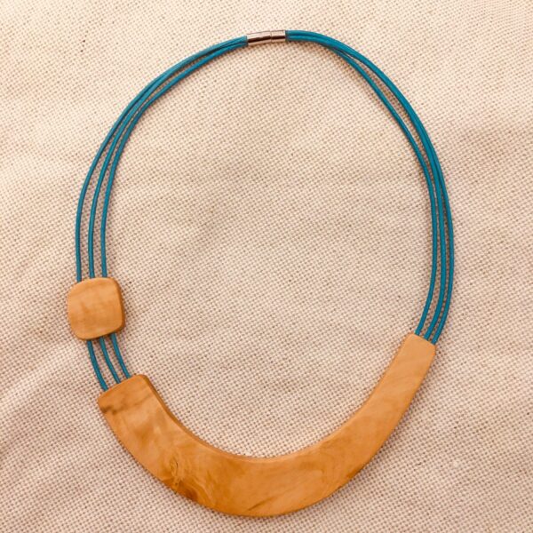 collier sourire bois buis cuir artisanal Rootsabaga bleu turquoise